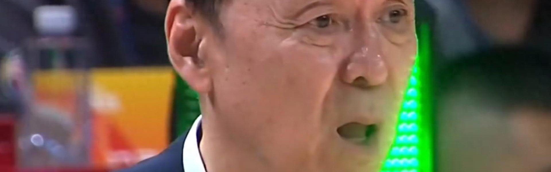 开云体育下载-现役国手，把赖俊豪推向广告牌，扭伤颈部，球迷：人品球技都不行