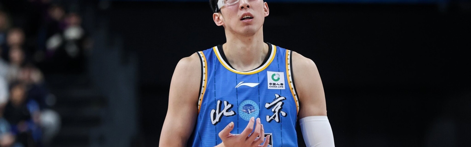 开云体育APP下载-直播吧：周琦眼伤还需要观察 但伤情比去年要轻