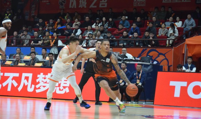 开云-外援焕新添变量！CBA常规赛第二阶段启幕，季后赛悬念拉满|山东男篮|CBA全明星|贾维尔-麦基|贾维尔·麦基|乔-约翰逊_新浪新闻